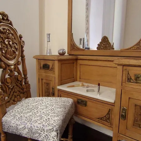 Finestra Rossa Old Town Vintage House *