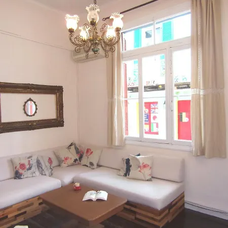 Casa vacanze Finestra Rossa Old Town Vintage House
