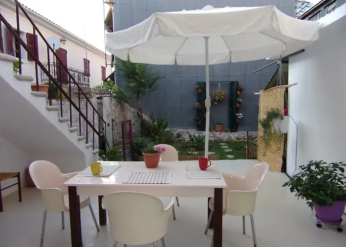 Finestra Rossa Old Town Vintage House Dom wakacyjny